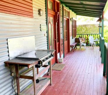 Mount Dandenong Casa | StayAU Ironbark Cottage Romantic Retreat Dandenong