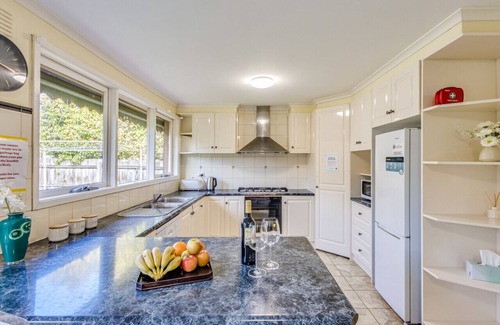 Glen Waverley Casa | StayAU Newly Family Comfort Vibrant WIFI 5BRM Glen