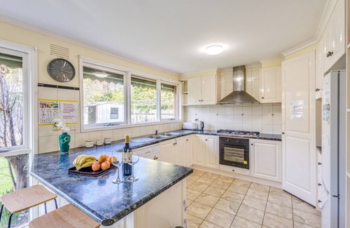 Glen Waverley Casa | StayAU Newly Family Comfort Vibrant WIFI 5BRM Glen