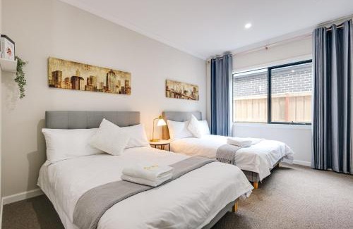 Mambourin Casa | StayAU Spacious 6BR House with Pool Table Urban Home