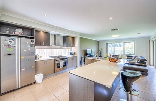 Point Cook Casa | StayAU Spacious Stay Point Cook