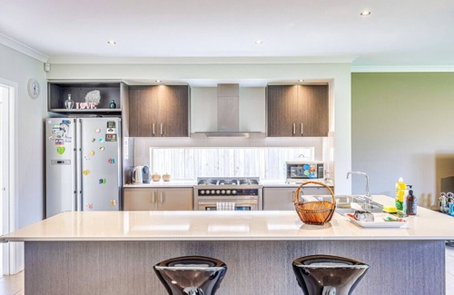 Point Cook Casa | StayAU Spacious Stay Point Cook