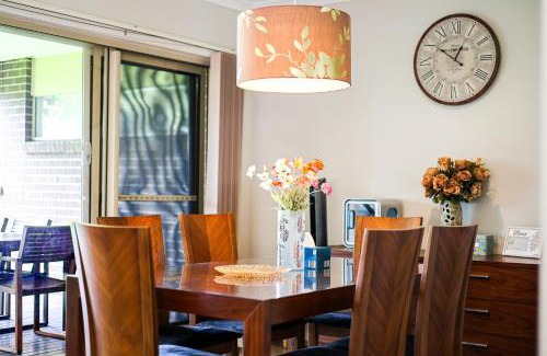 Point Cook Casa | StayAU Spacious Stay Point Cook