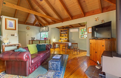 Mount Dandenong Cabina | StayAU Windsong Cottage Idyllic Getaway Dandenong