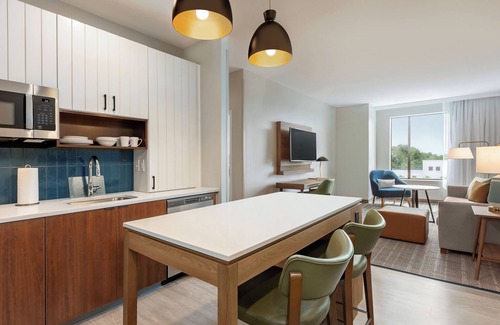 East Point Hotel | Staybridge Suites Atlanta Airport by IHG