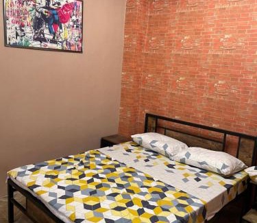 South Triangle Apartamento | Staycation Cozy Comfortable STAY Hotel QualitY fast Internet Worldwide Channel Cable TV Gaming Netflix Sanitize