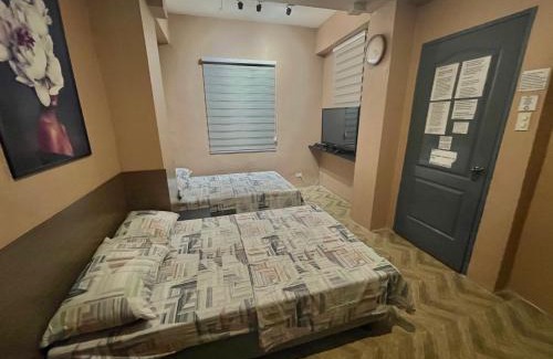 Diliman Apartamento | Staycation NETFLIX WIFI THOUSAND CABLE CHANNELS GAMES AND BOARD GAMES FIBER NET COZY COMFY STAY RELAX