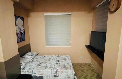 Diliman Apartamento | Staycation NETFLIX WIFI THOUSAND CABLE CHANNELS GAMES AND BOARD GAMES FIBER NET COZY COMFY STAY RELAX