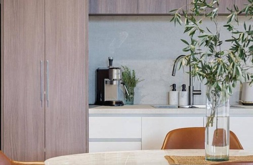 Fitzroy Apartamento | StayCentral - George Street@Fitzroy - George St, Fitzroy - 2 Bedrooms, 3 Beds,1 Bathrooms, 1 Secure undercover parking spot.