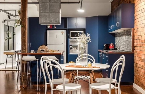Melbourne Central Business District Apartamento | StayCentral - Heritage Warehouse Retreat Melbourne CBD - - 2 Bedrooms, 2 Beds, 2 Bathrooms, Parking available nearby for a small fee for stays 10 nights or more.