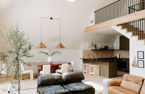 Saint Andrews Casa | Stayframe: a designer getaway with mountain views