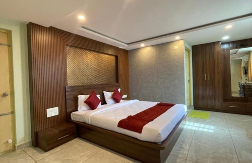 Mysore Hotel | STAYMAKER Yashaswini Residency