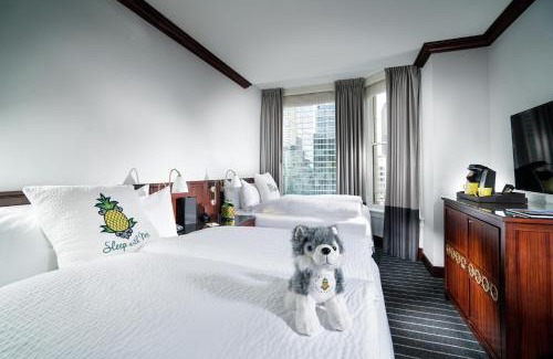 Downtown Chicago Hotel | Staypineapple, An Iconic Hotel, The Loop