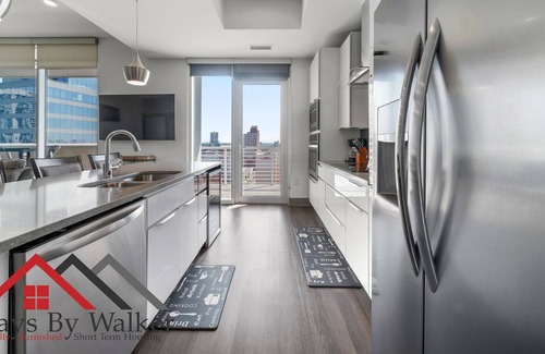 Second Ward Condominio | StaysByWalker 3BR Lux Uptown | Spa/Gym/KingBed