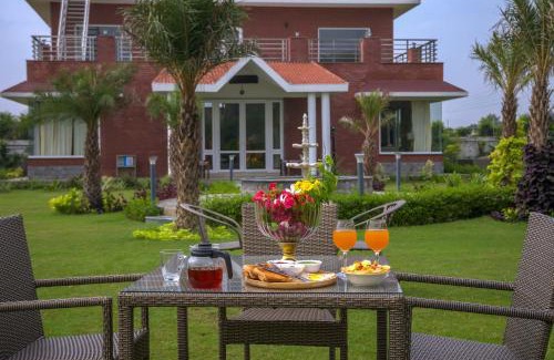 Gurugram Villa | StayVista at Hillside Paradise 4BHK VIlla with Pool and Kids Play area in Delhi
