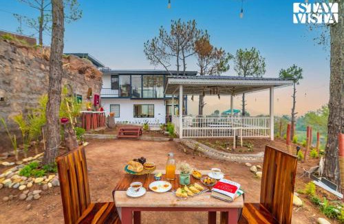 Kumarhatti Villa | StayVista at Petal Perch 4 BR and 2 BR with Bonfire in Kasauli
