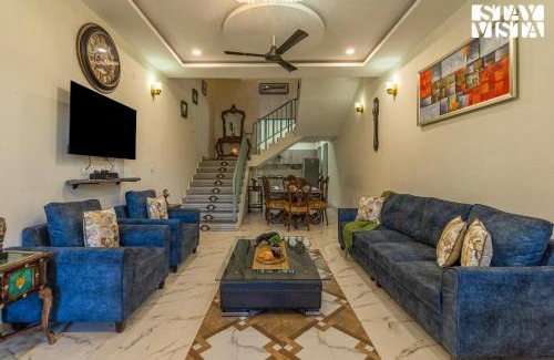 Dharampur Villa | StayVista at Pinecrest Manor - Outdoor Jacuzzi