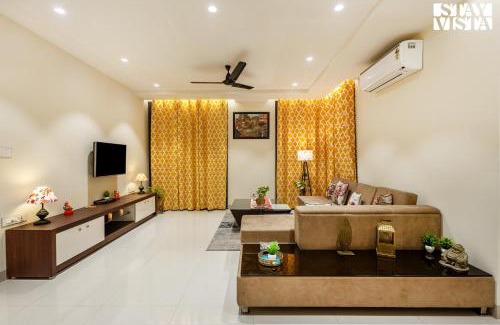 Mahmoorganj Apartamento | StayVista at Sunrise Apartment with Heater, WiFi