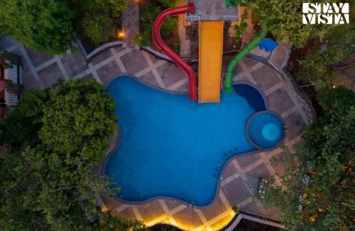 Gaulwadi Complejo | StayVista at Swirl & Splash with Pool, Lawn, Wi-Fi