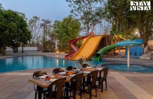 Gaulwadi Complejo | StayVista at Swirl & Splash with Pool, Lawn, Wi-Fi