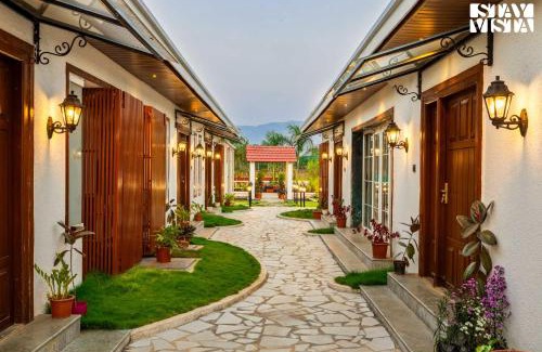 Karjat Complejo | StayVista at The Five Oaks - Private Pool Cottages