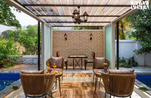Karjat Complejo | StayVista at The Five Oaks - Private Pool Cottages