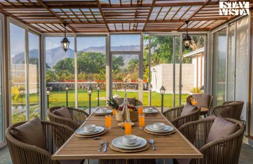 Karjat Complejo | StayVista at The Five Oaks - Private Pool Cottages