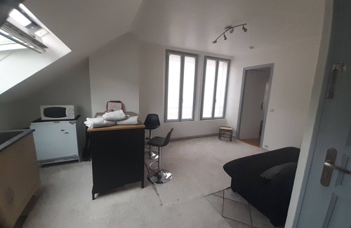Sainte-Savine Apartamento | Ste Savine quiet street for 4