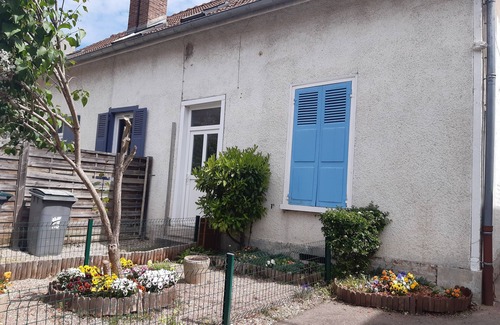 Sainte-Savine Apartamento | Ste Savine quiet street for 4