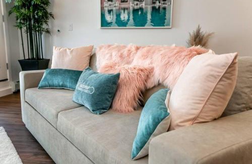 West Edmonton Apartamento | Steamy Romantic Greek Corneer Suite King U/G Wifi