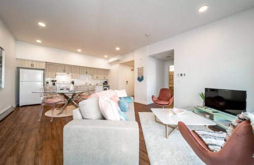West Edmonton Apartamento | Steamy Romantic Greek Corneer Suite King U/G Wifi