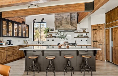 Baldwin Lake Cabina | Steel Pine Lodge · Steel Pine Lodge A Rustic Mountain Retreat Views!