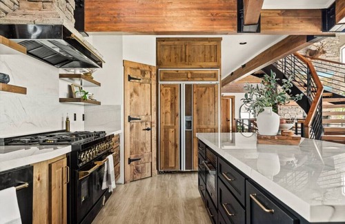 Baldwin Lake Cabina | Steel Pine Lodge · Steel Pine Lodge A Rustic Mountain Retreat Views!