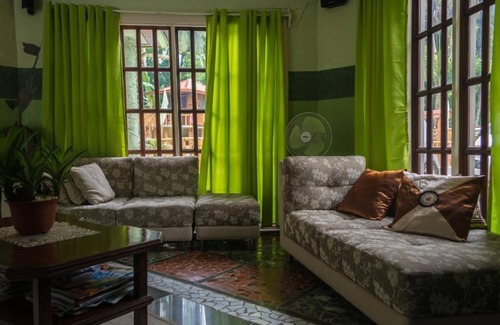 Loboc Cama Y Desayuno | Stefanie Grace Paradise Inn & Restobar