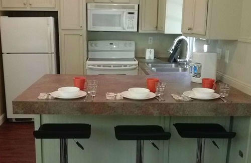 Westfield Cabaña | Steffi's Stuga (little lake cottage): Relax and Re-energize near Lake Erie!
