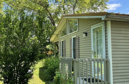 Westfield Cabaña | Steffi's Stuga (little lake cottage): Relax and Re-energize near Lake Erie!