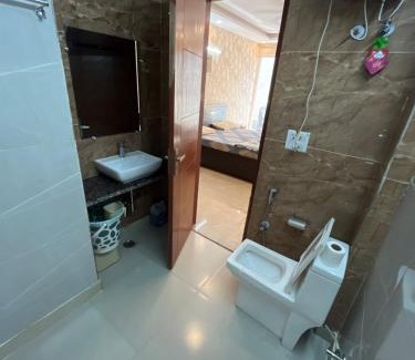 South West Apartamento | Stella Homestay- Near Yashobhoomi