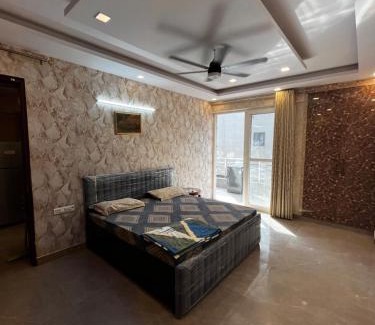 South West Apartamento | Stella Homestay- Near Yashobhoomi