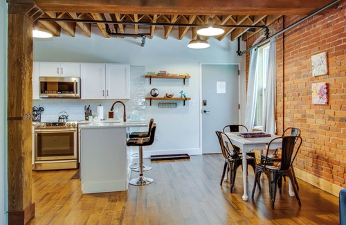 Hillwood Condominio | Stellar Condo | Sleeps 4 | 10 mins from Broadway!