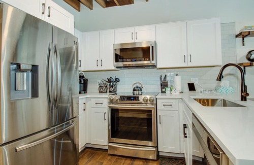 Hillwood Condominio | Stellar Condo | Sleeps 4 | 10 mins from Broadway!