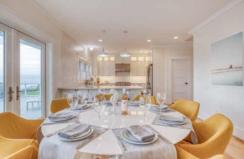 Lincoln City Casa | Stellar Ocean and Bay Views, Chef’s Kitchen, Hot Tub and 4 Luxurious Bedrooms!