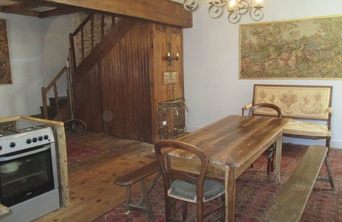 Verteuil-sur-Charente Casa | Retroceda en el tiempo, hermosa propiedad de pueblo restaurada en el centro de Verteuil.