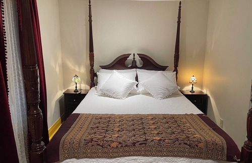 Reading Apartamento | Step back in time and experience the elegance of Victorian era.