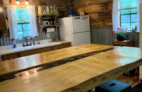 Cool Ridge Cabina | Step back in time with this unique cozy cabin by the creek.
