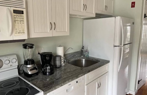 Mashpee Casa | STEP DIRECTLY ONTO YOUR PRIVATE MAUSHOP VILLAGE BEACH AT THIS SEASIDE TOWNHOME