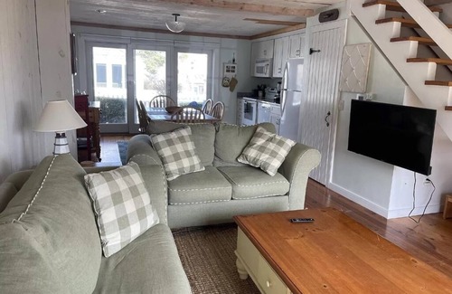 Mashpee Casa | STEP DIRECTLY ONTO YOUR PRIVATE MAUSHOP VILLAGE BEACH AT THIS SEASIDE TOWNHOME