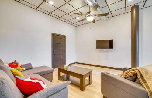 Cashton Apartamento | Step-Free Cashton Apartment Steps to Downtown!