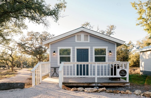 Johnson City Cabaña | Step Free Entrance- Wolfe Cottage at Wrenwood Ranch