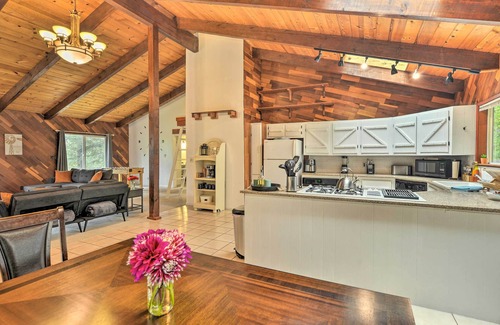 Salyer Cabaña | Step-free Hawkins Bar Home Near Trinity River
