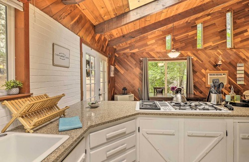 Salyer Cabaña | Step-free Hawkins Bar Home Near Trinity River